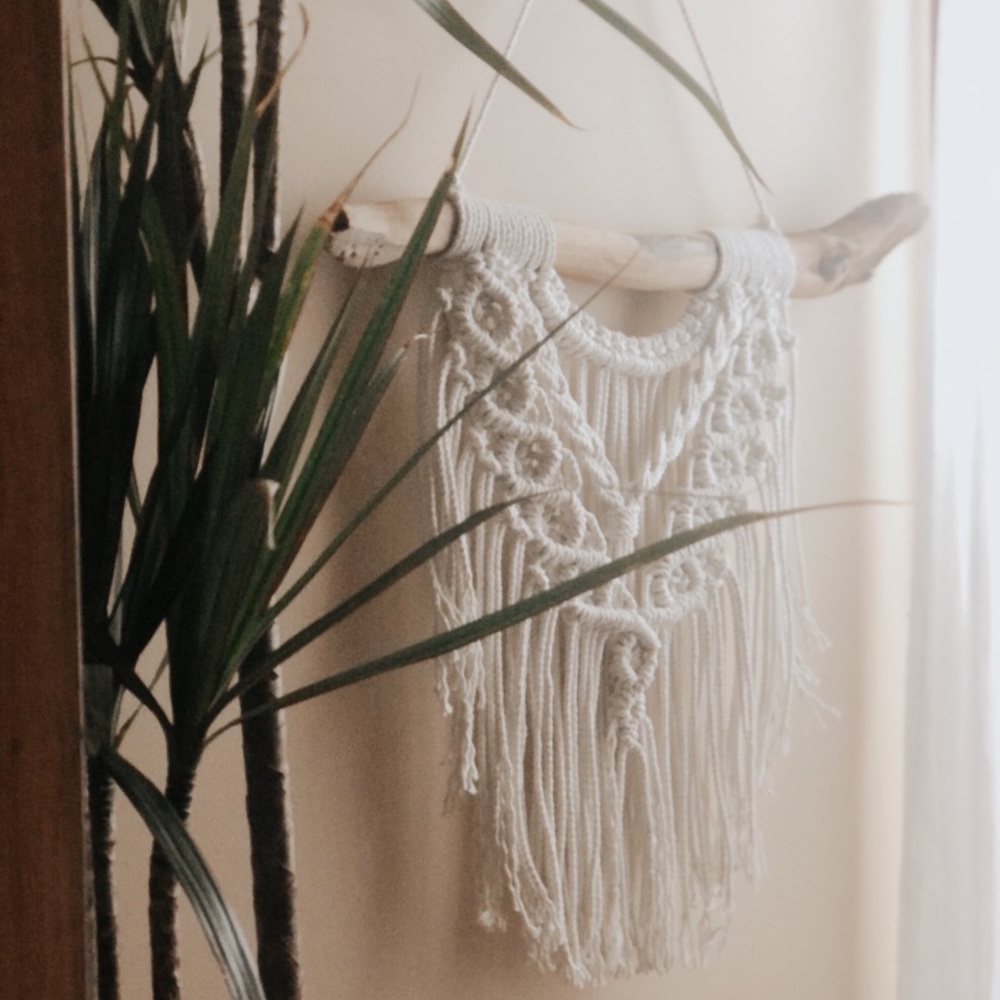 New Macrame and Driftwood Wall Hanging - Picture 3 of 4